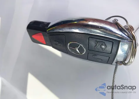 2015 Mercedes-Benz C 300 4Matic/Luxury 4Matic/Sport 4Matic z USA, uszkodzony, nr VIN 55SWF4KB9FU063928